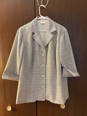 Austin Reed Light Black/ White Textured Button-Front Blazer. Size 14W.